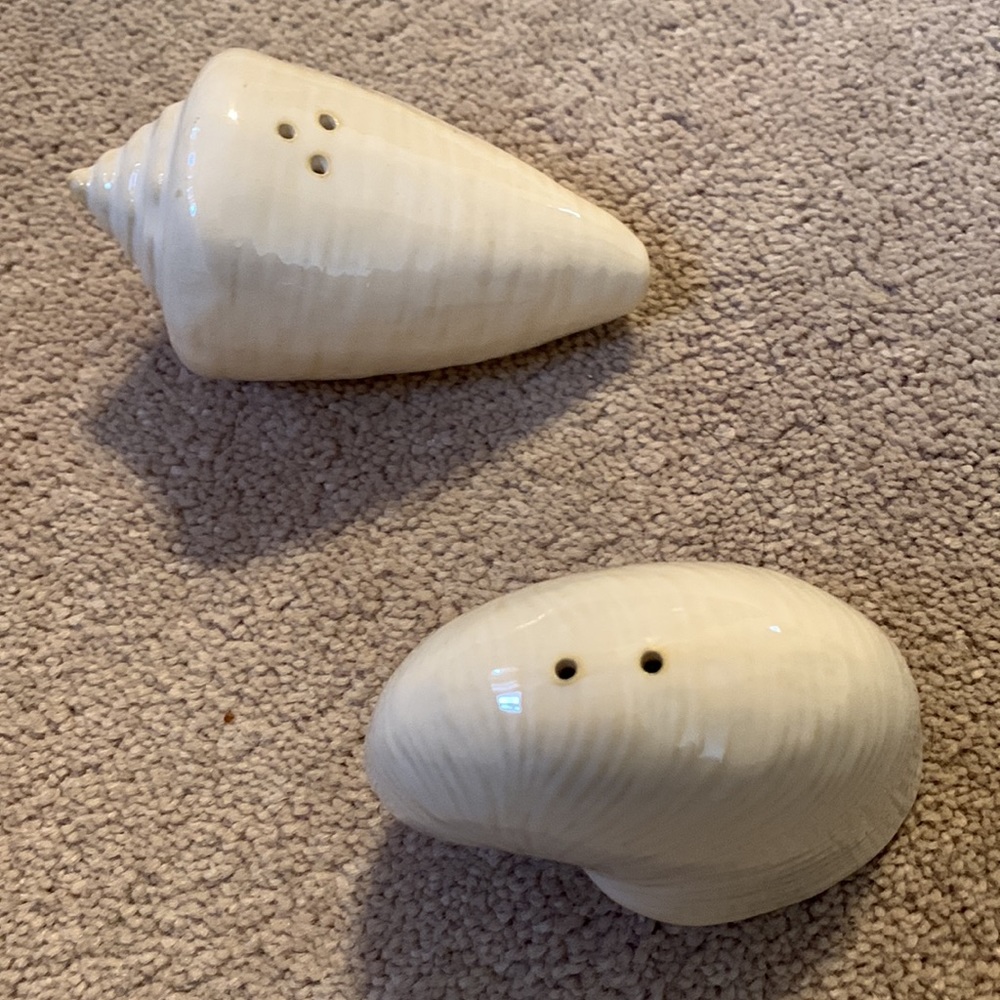 NWOT Calypso Salt/Pepper Set - Picture 3 of 4